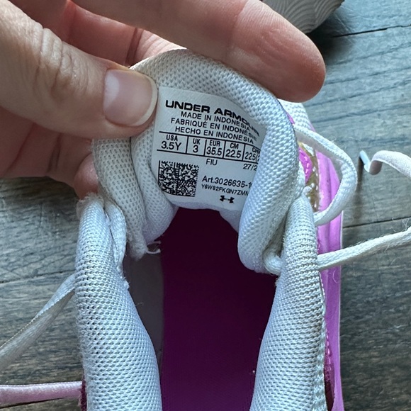 Under Armour Jet 23 Girl's Basketball Shoes Size 3.5Y Vivid Magenta/Gold/White - Picture 3 of 6